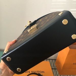 Authentic Louis Vuitton bento Box